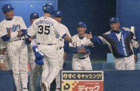 Baystars end losing streak